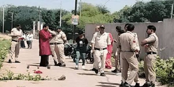 छतरपुर : दिनदहाड़े महिला की गला रेतकर हत्या, सीसीटीवी में दिखे दो संदिग्ध