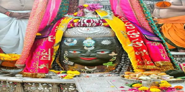 उज्जैन: महाकाल ने धारण किया रजत चंद्र-त्रिशूल और मुकुट, भांग-चंदन से हुआ दिव्य श्रृंगार