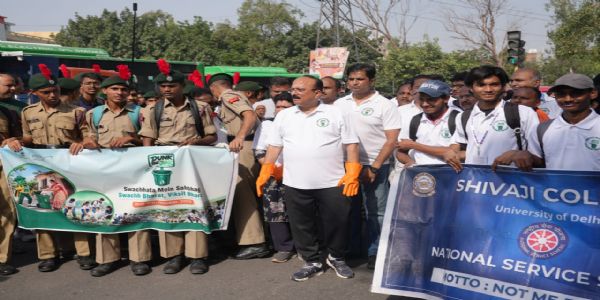 गांधी जयंती पर मंत्री आशीष सूद ने जनकपुरी में चलाया स्वच्छता एवं पौधारोपण अभियान