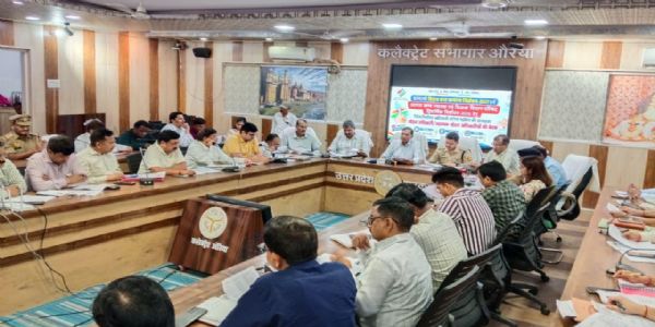 चुनाव से संबंधित तैयारियों में लापरवाही बर्दाश्त नहीं : जिलाधिकारी