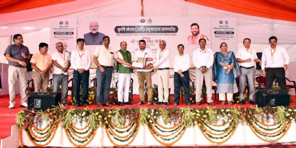 हिसार में आयाेजित किसान मेले में उत्कृष्ट स्टॉलों और प्रगतिशील किसानों को मिला सम्मान