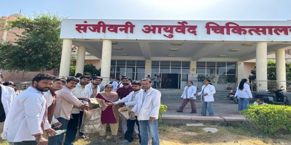 आयुर्वेद विवि के छात्रावास में चलाया स्वच्छता अभियान