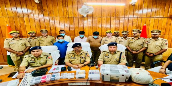 फर्जी दरोगा बनकर दुकानदारों को धमकाने वाला गिरोह के चार अपराधी गिरफ्तार