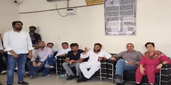 जंतर-मंतर पर ज्ञानेश कुमार के इस्तीफे की मांग को लेकर विपक्षी दलों का प्रदर्शन, 1100 लोग हिरासत में