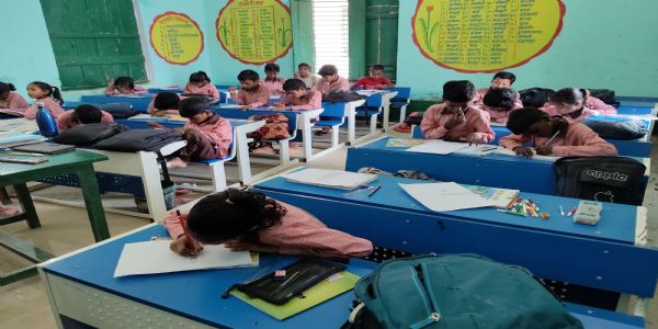 जौनपुर में अब सुबह नौ बजे से खुलेंगे परिषदीय स्कूल, 31 मार्च तक लागू रहेगा नया समय