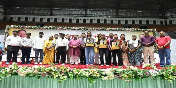 उप मुख्यमंत्री अरुण साव ने बहतराई खेल अकादमी के अंतरराष्ट्रीय पदक विजेता खिलाड़ियों का किया सम्मान, बढ़ाया हौसला