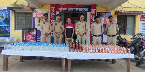 अकलतरा में शुष्क दिवस पर अवैध शराब का बड़ा जखीरा बरामद, 104 लीटर शराब के साथ आरोपित गिरफ्तार