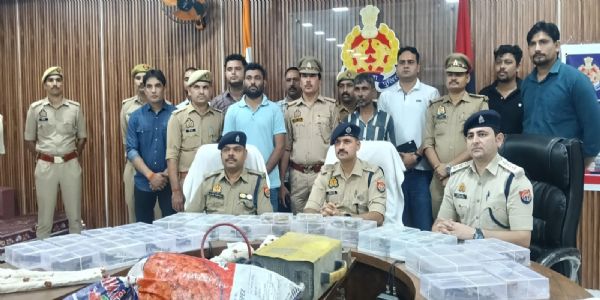 औरैया : खेत में चल रही थी अवैध शस्त्र फैक्ट्री, 19 तमंचों के साथ एक गिरफ्तार