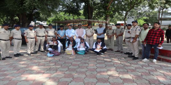 सागर: गांधी जयंती पर केंद्रीय जेल सागर से 5 उम्रकैदियों की रिहाई, सामाजिक संस्था ने गंगाजल और गीता भेंट कर किया विदा
