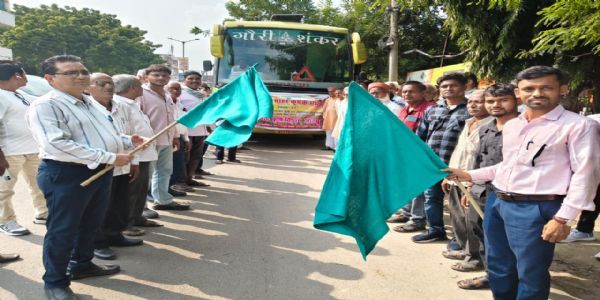 वैज्ञानिक खेती का गुर सीखने को 63 किसानों का दल पंतनगर रवाना