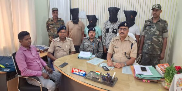 पुलिस ने चलाया अभियान, तीन अभियुक्त और एक वारंटी गिरफ्तार