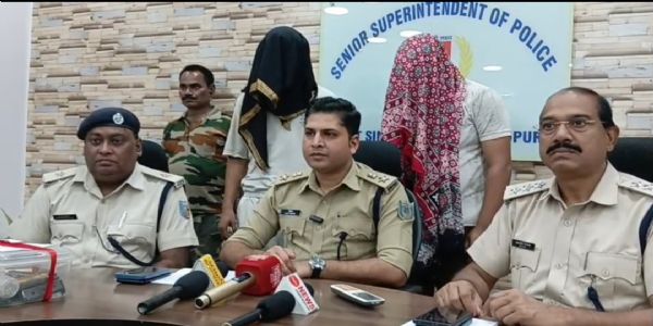 हथियार के साथ दो आरोपित गिरफ्तार, एक निरुद्ध
