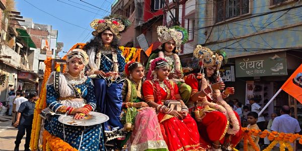 शांतनु महाराज कहेंगे राम कथा, भव्य कलश यात्रा पर हेलीकॉप्टर से पुष्पवर्षा
