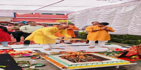 विजयादशमी पर एसपी विजय कुमार पाण्डेय ने पुलिस लाइन में की शस्त्र पूजा