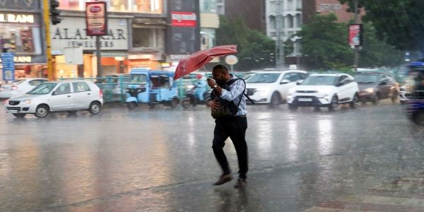मध्य प्रदेश में दशहरे के उत्सव में खलल डाल सकता है मौसम, आज 25 जिलों में आंधी-बारिश का अलर्ट