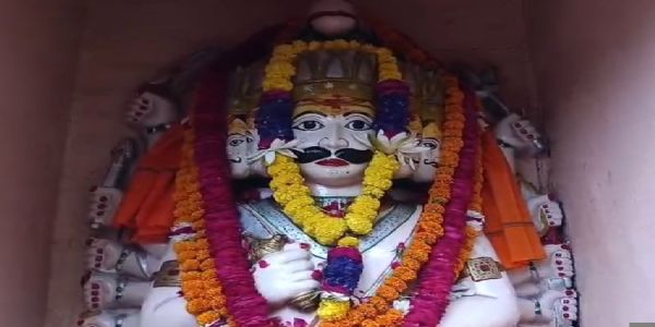 कानपुर में दशहरे पर खुला दशानन मंदिर, श्रद्धालुओं ने की रावण की पूजा