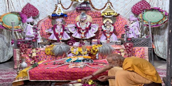 चांदपोल के रामचंद्र जी मंदिर में मंत्रोच्चार के साथ हुआ शस्त्र पूजन