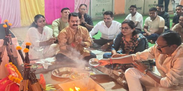सक्ती में विजयादशमी पर शस्त्र पूजा: कलेक्टर जयश्री जैन और एसपी प्रफुल्ल कुमार ठाकुर ने की पूजा-अर्चना