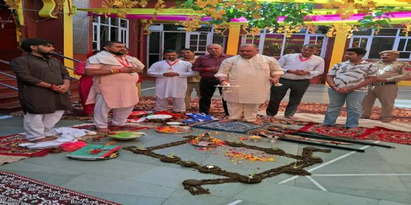 त्रिलोकपुर में विजयदशमी पर दशहरा पूजन, शस्त्र-पोथी-कुंजी पूजन किया
