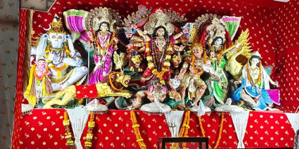 सुलतानपुर का ऐतिहासिक दुर्गापूजा महोत्सव दशहरे से शुरू, समितियों में कई मुस्लिम सदस्य भी