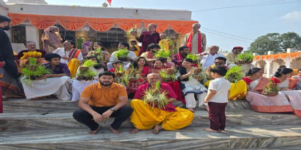 अनूपपुर: नर्मदा उद्गम मंदिर में कन्या भोज, कलश और जवारा विसर्जन के साथ शारदीय नवरात्रि का समापन
