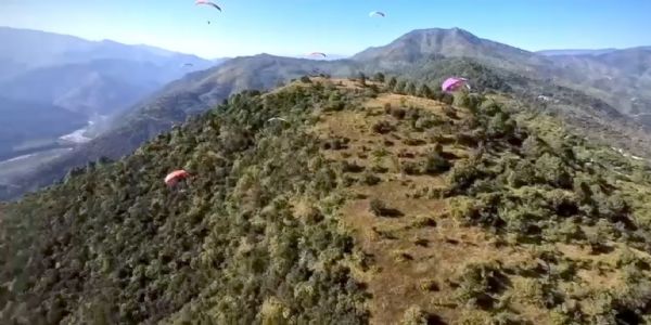 उत्तराखंड में पैराग्लाइडिंग से रोजगार की नई राह, अब तक 141 युवाओं को मिला प्रशिक्षण
