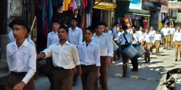 विजयदशमी पर्व पर स्वयं सेवकों ने गोपेश्वर में किया पथ संचलन