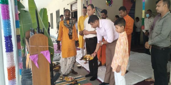 विजयदशमी पर पुलिस लाइन में वैदिक मंत्रोच्चार के साथ शस्त्र पूजन, परंपरानुसार हुई हर्ष फायरिंग
