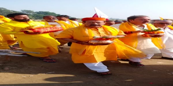 बलिया : उजियार में भव्य कलश यात्रा के साथ श्रीमद्भागवत महायज्ञ का शुभारंभ