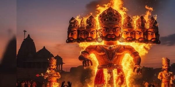 राम नगरी से लेकर संगमनगरी तक धूमधाम से मना विजयादशमी पर्व, मुख्यमंत्री योगी ने गोरखपुर में दिया सनातन एकता का संदेश