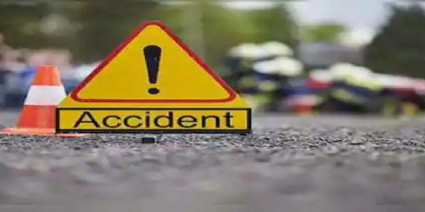 सड़क हादसे में एक की मौत, आठ घायल
