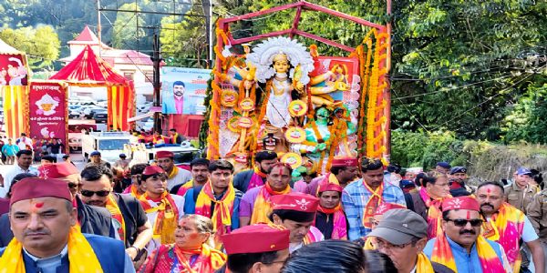 नैनीताल में उत्साह के साथ निकली मां दुर्गा की शोभायात्रा, कुमाउनी और बंगाली संस्कृति का दिखा संगम