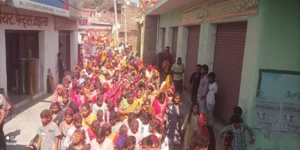 मां दुर्गा के जयकारों से गूंजा अमृतपुर, गाजे-बाजे के साथ निकली भव्य विसर्जन शोभायात्रा