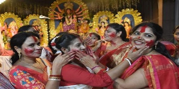 मुरादाबाद में प्रतिमा विसर्जन के साथ बंगाली समाज के दुर्गा पूजा महोत्सव का समापन
