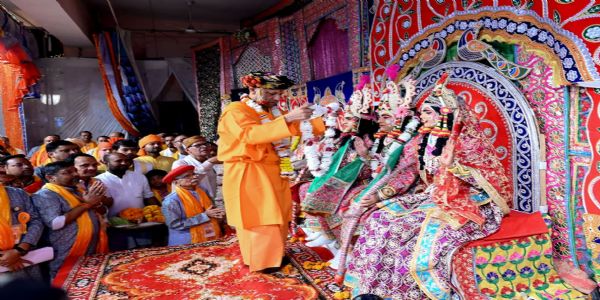 निशाचर रावण से प्रेरित हैं समाज को बांटने वाले : सीएम योगी