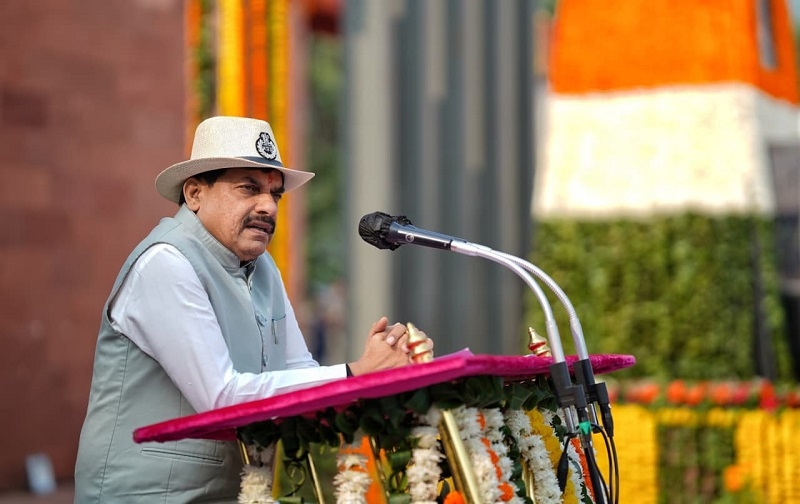 शहीद स्मारक, लाल परेड ग्राउंड में पुलिस स्मृति दिवस समारोह को संबोधित करते हुए मुख्यमंत्री शहीद स्मारक, लाल परेड ग्राउंड में पुलिस स्मृति दिवस समारोह को संबोधित करते हुए मुख्यमंत्री