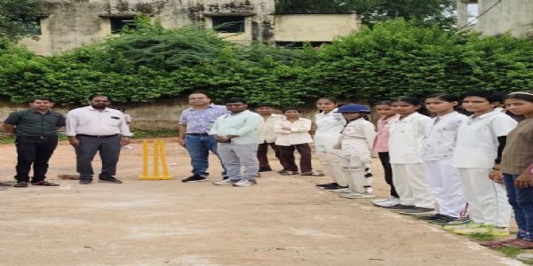 करैरा की पलक और नैंसी का राज्य स्तरीय क्रिकेट प्रतियोगिता में चयन