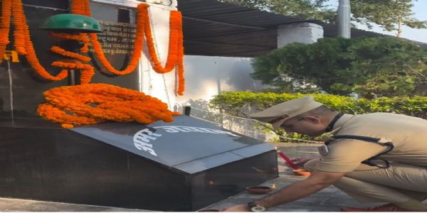 बलिदान जवानों को पलामू पुलिस ने किया नमन