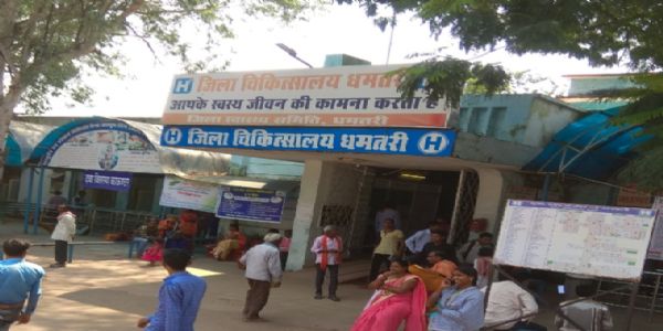 रामलीला के दौरान झुलसे दोनों घायलों का जिला अस्पताल में उपचार जारी