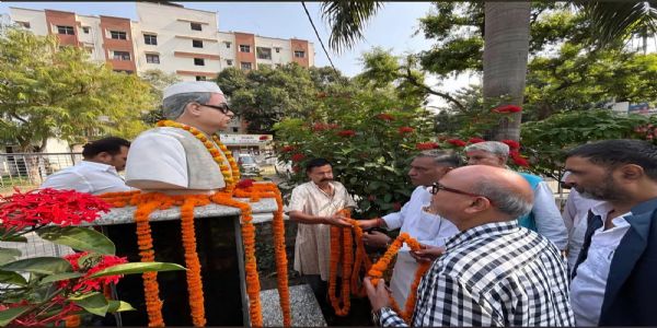 बिहार केशरी श्रीकृष्ण सिंह की 139 वीं जयंती पर कांग्रेस नेताओं ने दी श्रद्धांजलि