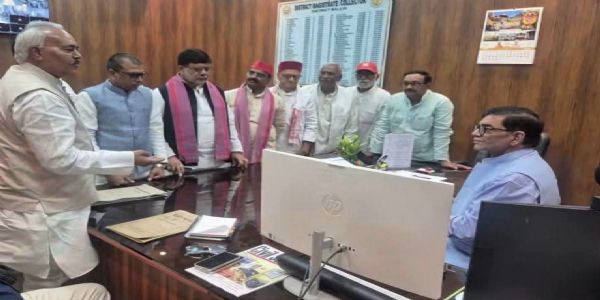 शिक्षक एमएलसी चुनाव : सपा प्रत्याशी ने डीआईओएस को हटाने की उठाई आवाज