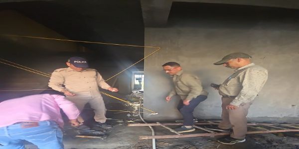 आवासीय परिसरों में व्यावसायिक गतिविधियों पर कार्रवाई, पांच स्थानों पर निर्माण सील
