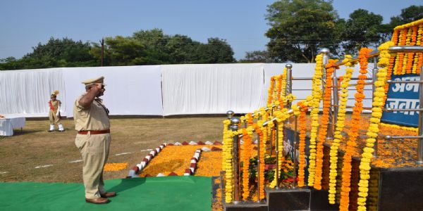 अनूपपुर: राष्ट्रीय पुलिस स्मृति दिवस पर शहीद पुलिसकर्मीयों काे पुलिस अधीक्षक ने दी श्रद्धांजलि