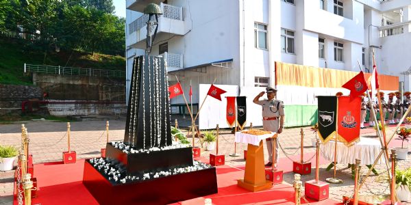 पुलिस स्मृति दिवस पर सीमांत मुख्यालय, गुवाहाटी में शहीद जवानों को श्रद्धांजलि