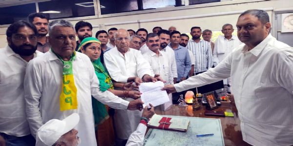 फतेहाबाद : एसआईआर और गेहूं के एमएसपी में मामूली बढ़ोतरी के विरोध में जजपा ने किया प्रदर्शन