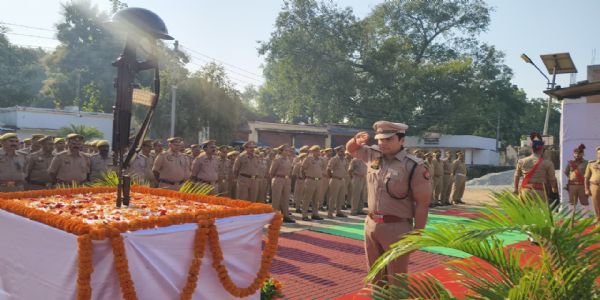 पुलिस स्मृति दिवस : जौनपुर पुलिस ने शहीद जवानों को दी श्रद्धांजलि
