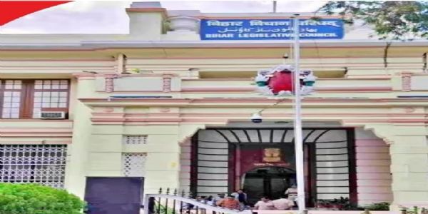 दरभंगा स्नातक और शिक्षक निर्वाचन क्षेत्रों में चुनावी मुकाबला, 53 प्रत्याशी मैदान में