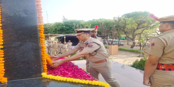 पुलिस लाइन जयपुर ग्रामीण में पुलिस शहीद दिवस पर दी वीर जवानों को श्रद्धांजलि