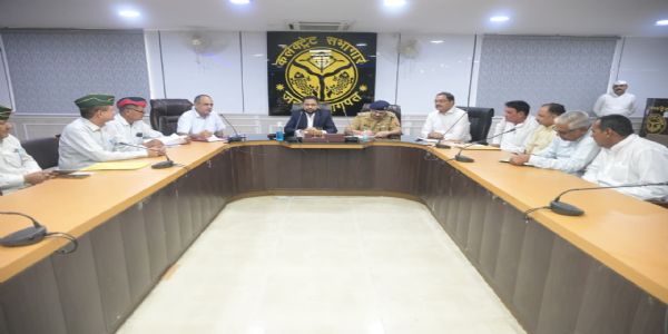 बागपत में पूर्व सैनिकों के साथ जिलाधिकारी ने की बैठक, पेंशन का मुद्दा उठा
