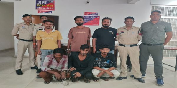 ट्रेलर चालक से मोबाइल लूटपाट और लूट की मोबाइल खरीद-बिक्री के आरोप में छह गिरफ्तार